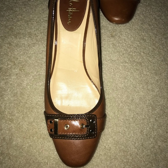 Two-tone Cole Haan leather heels - Picture 2 of 3